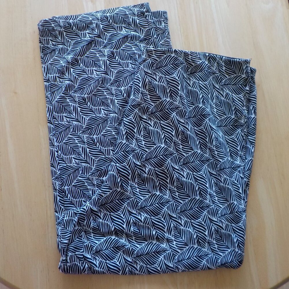 Intro Heart Pants Cropped - Size 1X - Black/White Design - Stretch   (473)